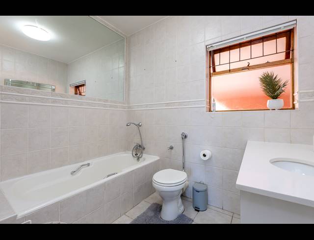 3 BEDROOM HOUSE TO LET IN CAMPS BAY